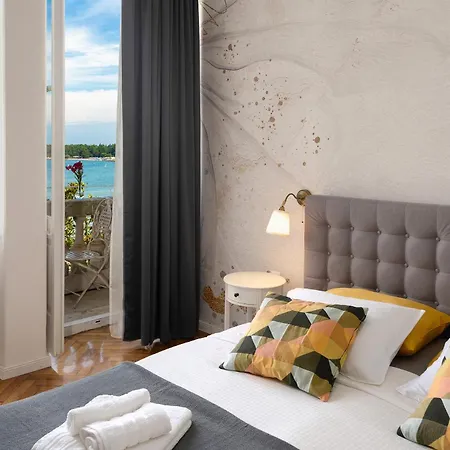 Apartman Romeo And Juliet With Balcony And Sea View Poreč